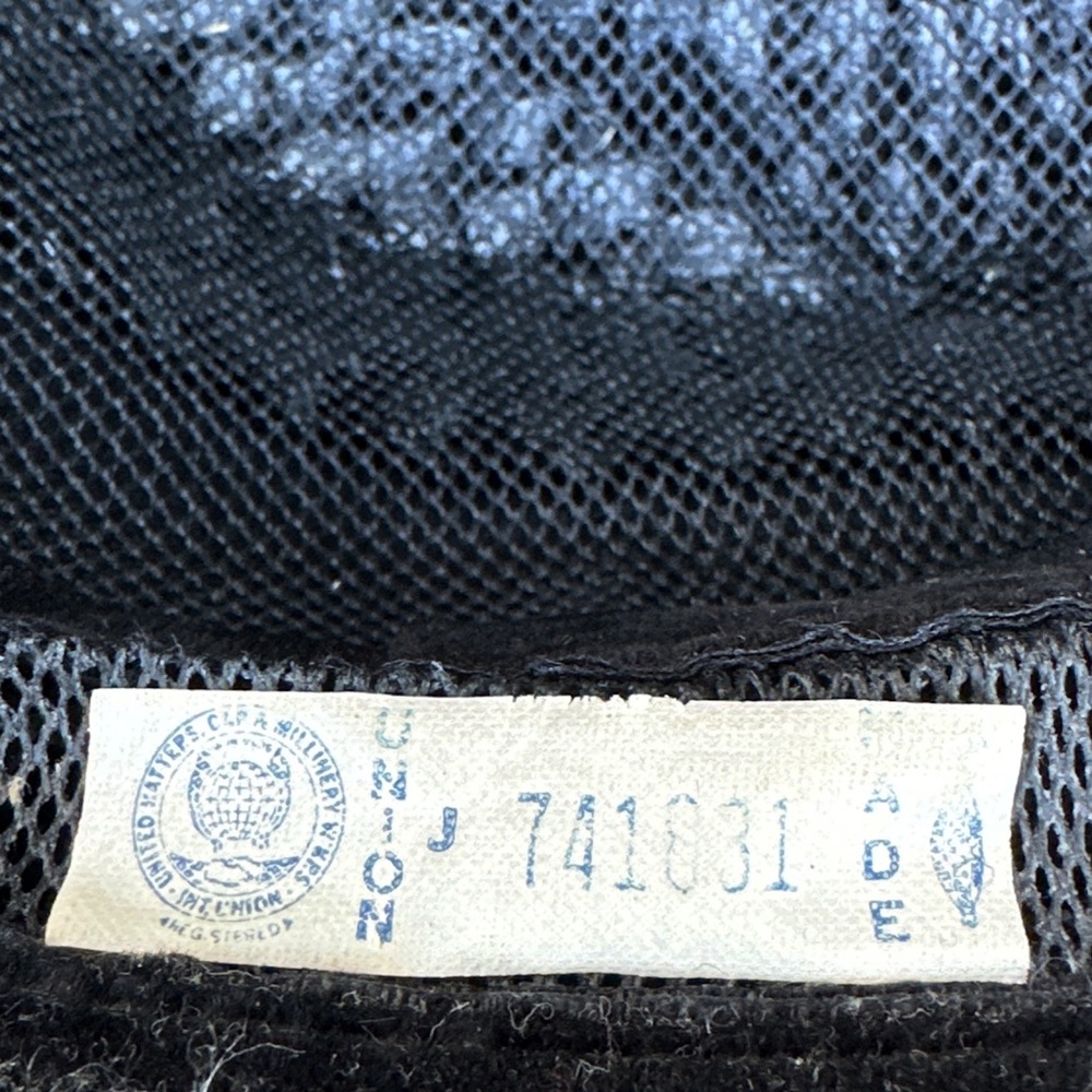 Vintage 1950s Black Tilt Cocktail Hat Velvet Bow Union Made Millinery - Picture 5 of 12